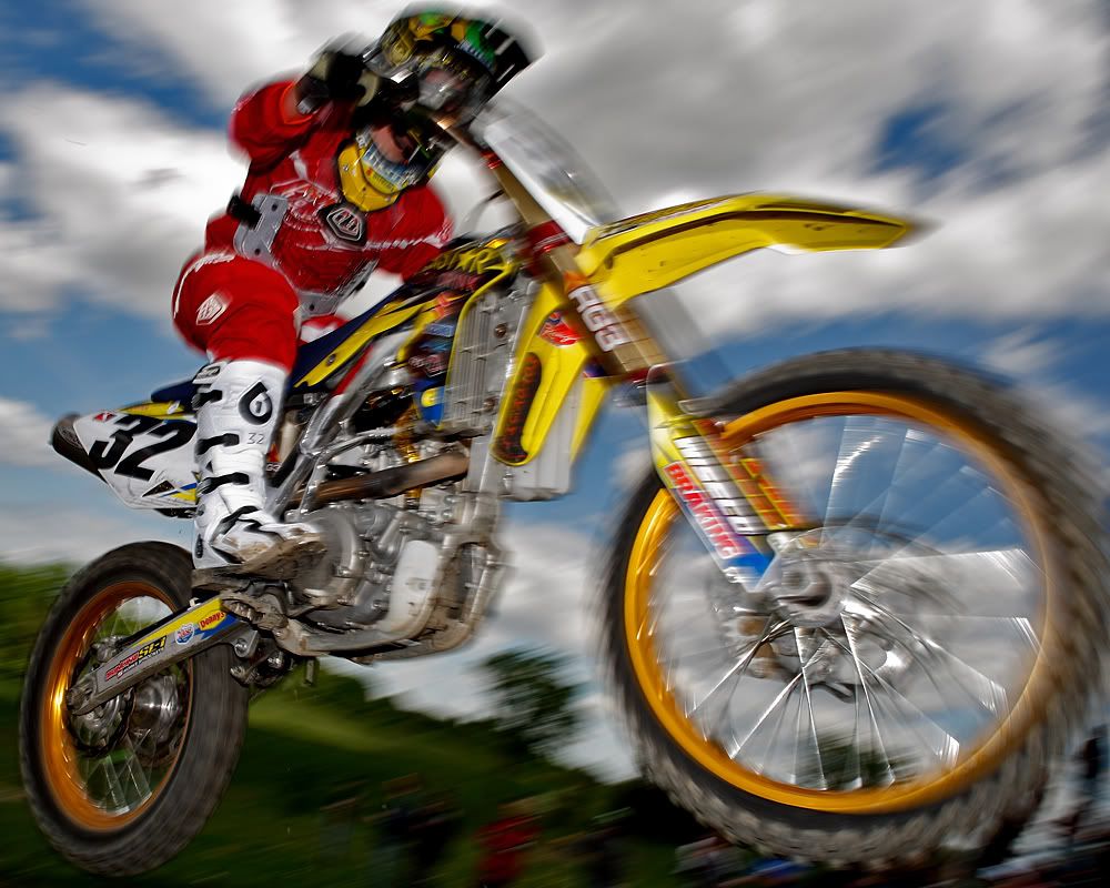 IMAGE: http://img.photobucket.com/albums/v373/squid31/2008%20Nationals/St%20Julie/_MG_5544.jpg