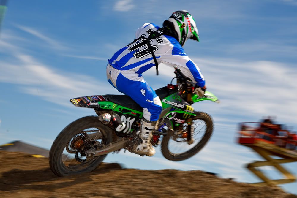 IMAGE: http://img.photobucket.com/albums/v373/squid31/2008%20Nationals/St%20Julie/_MG_6146.jpg