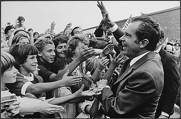 Richard_Nixon_greeted_by_children_during_campaign_1972_zps17f72e1f.png