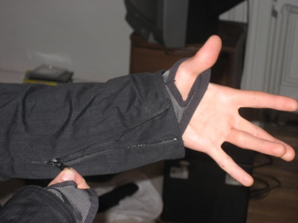 HOLDENSLEEVE.jpg