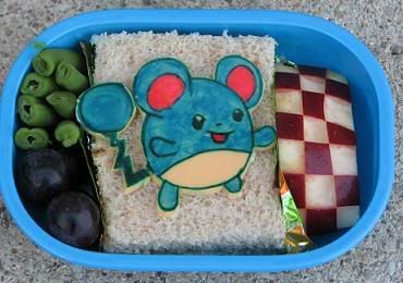 http://img.photobucket.com/albums/v38/SlytherinJenn/mousebento-1.jpg