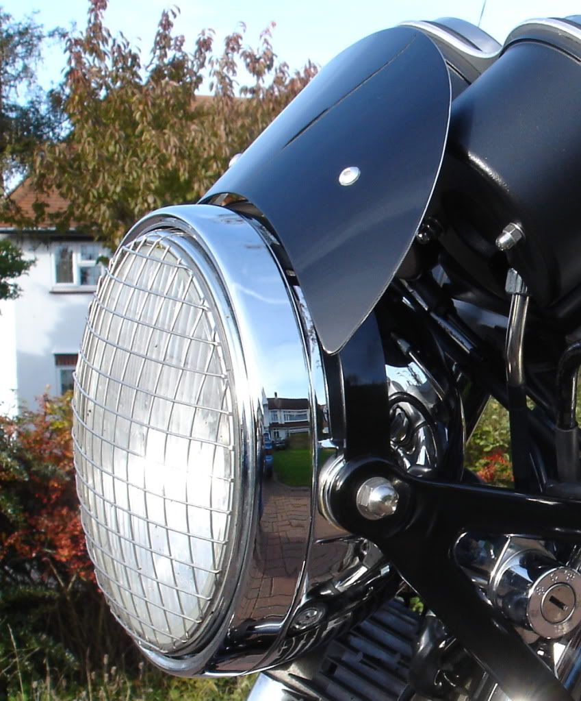 Triumph Bonneville Thruxton 7/" Stainless Headlamp Headlight Stone Guard Grill