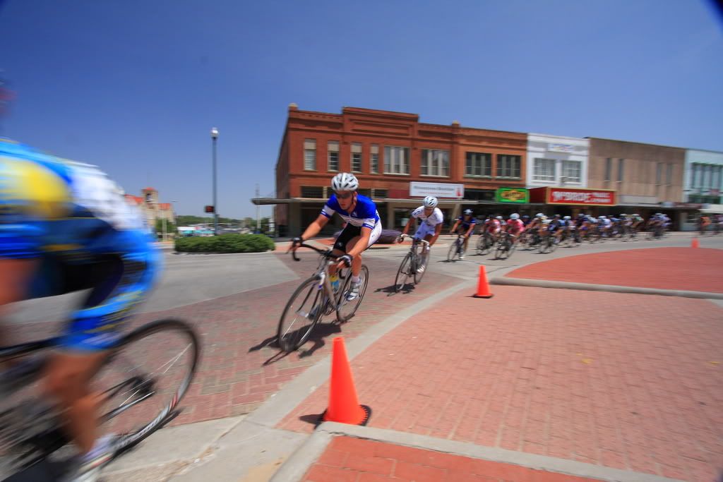 IMAGE: http://img.photobucket.com/albums/v381/JSkinner/criterium%20bicycle/IMG_1594.jpg