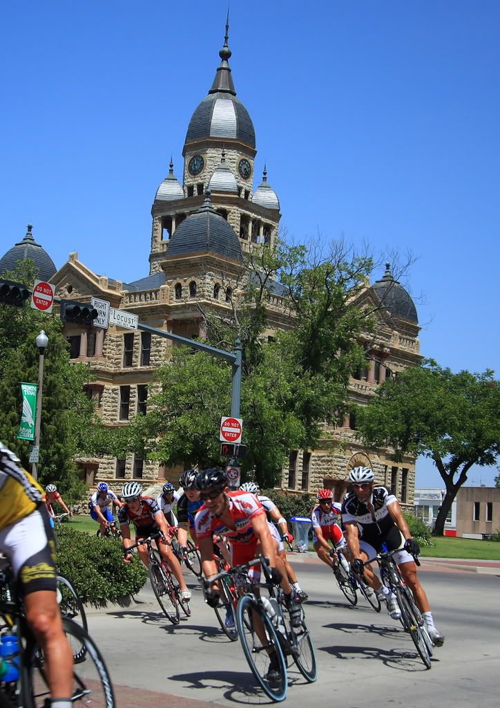 IMAGE: http://img.photobucket.com/albums/v381/JSkinner/criterium%20bicycle/IMG_1629.jpg