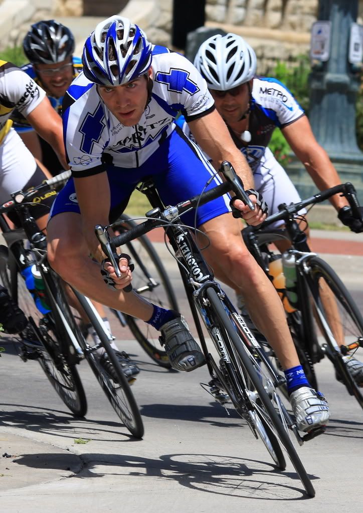 IMAGE: http://img.photobucket.com/albums/v381/JSkinner/criterium%20bicycle/IMG_1632a.jpg