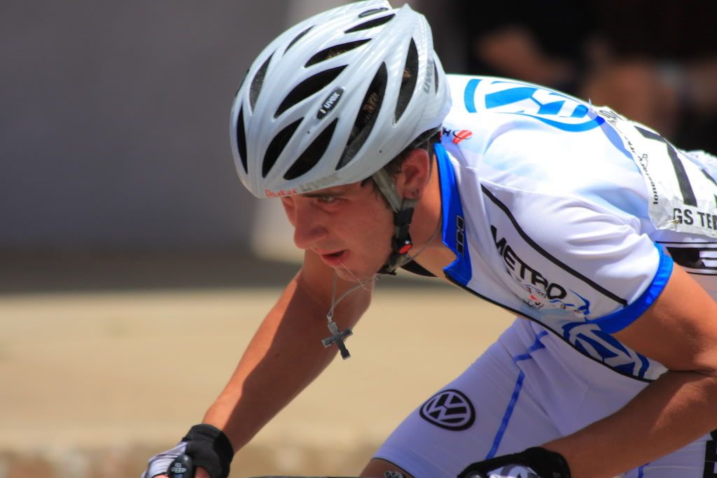 IMAGE: http://img.photobucket.com/albums/v381/JSkinner/criterium%20bicycle/IMG_1686.jpg