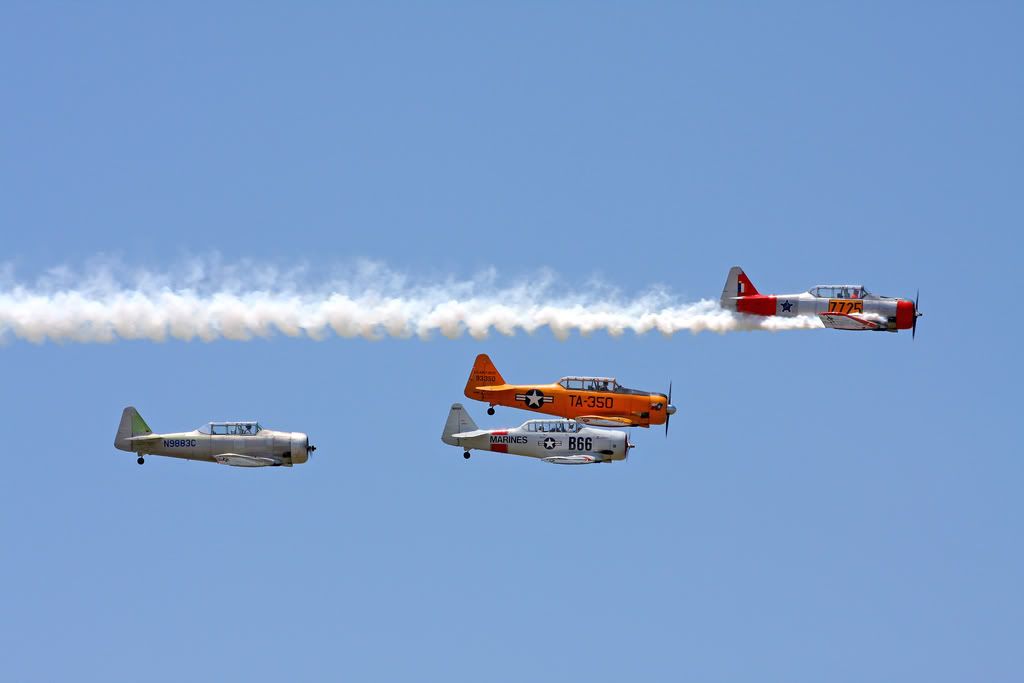 IMAGE: http://img.photobucket.com/albums/v381/JSkinner/denton%20air%20show/formation.jpg