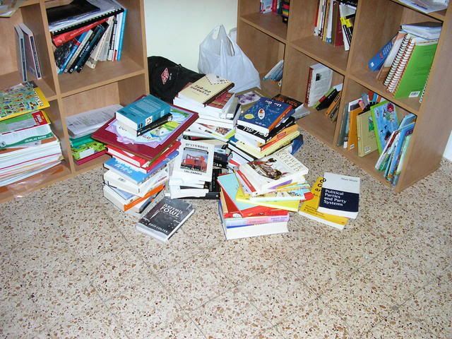 תראו את המבט העצוב בכותרות שלהם. הם יודעים שבקרוב לא יהיה להם בית.