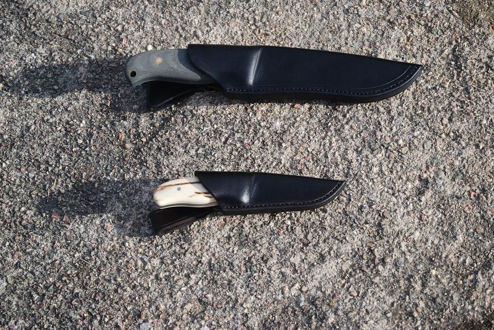 kniveswsheaths2.jpg