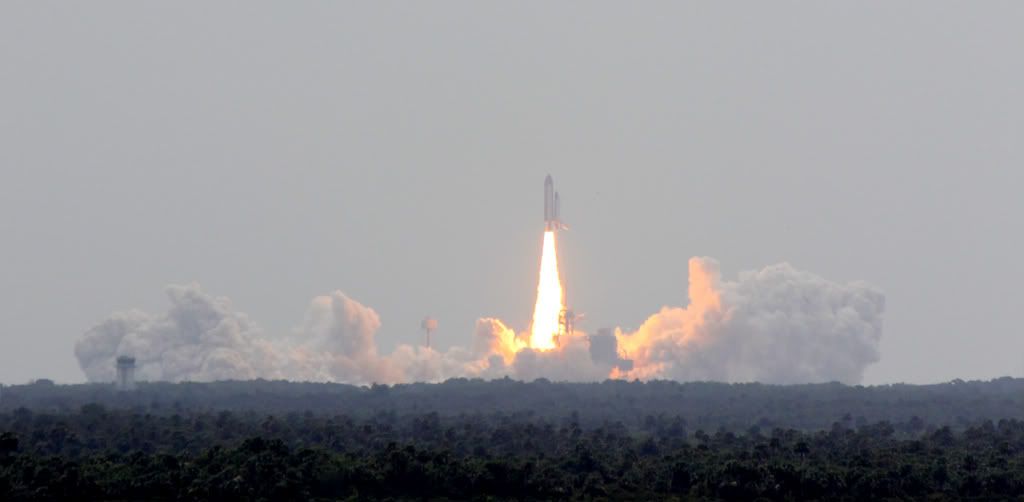 IMAGE: http://img.photobucket.com/albums/v387/04yellowf150/shuttlelaunching.jpg