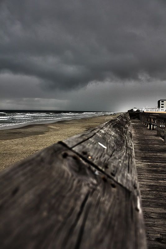 IMAGE: http://img.photobucket.com/albums/v387/04yellowf150/stormybeach.jpg