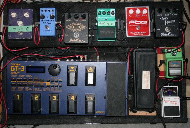 johnny marr pedalboard