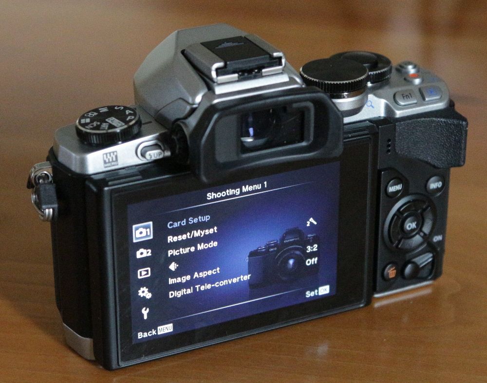 IMAGE: http://img.photobucket.com/albums/v389/dino8031/back%20screen%20on.jpg