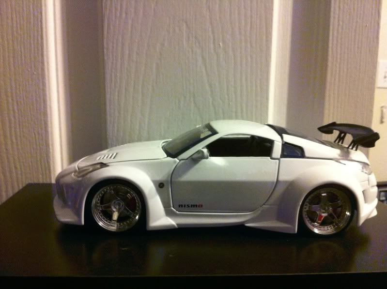 Re Looking for a WHITE diecast 350z model