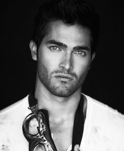 TylerHoechlin_zpse3568084.jpg~original