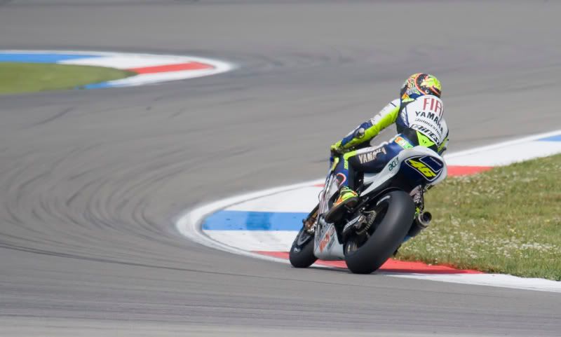 IMAGE: http://img.photobucket.com/albums/v391/PCthug/motorbike/IMG_3625-2.jpg