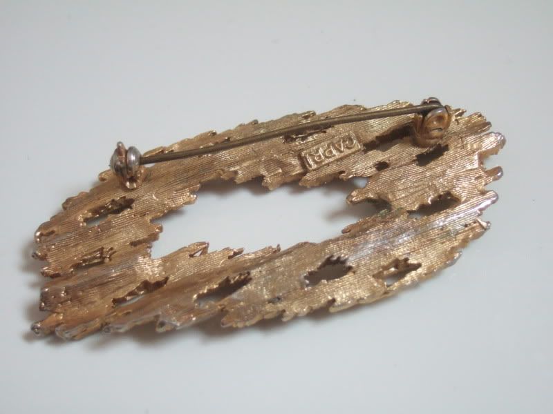 Caprimineralrockbrooch1.jpg