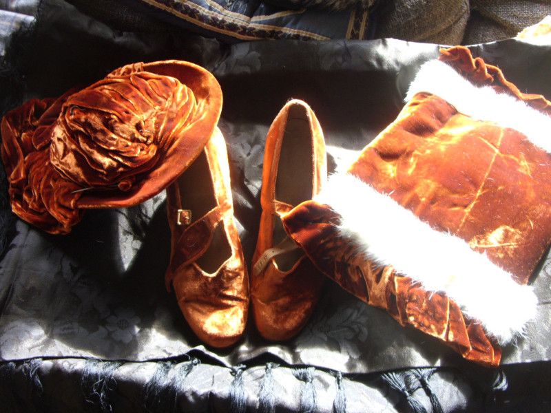 Coppervelvetdressset-accessories.jpg