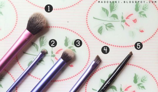 REAL TECHNIQUES deluxe crease brush setting brush base shadow accent brush