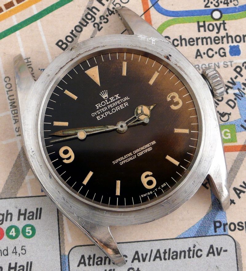 During the long production of 26 years, the Explorer Ref. 1016 also changed quite a lot Early Rolex Explorer reference 1016 with gilt dial (Photo: Andrew 