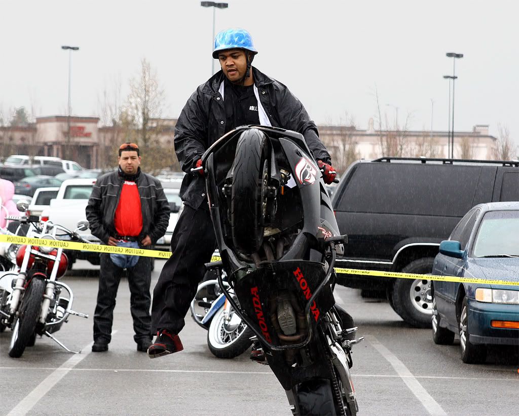 IMAGE: http://img.photobucket.com/albums/v40/rbalt10129/STUNTBIKE14.jpg