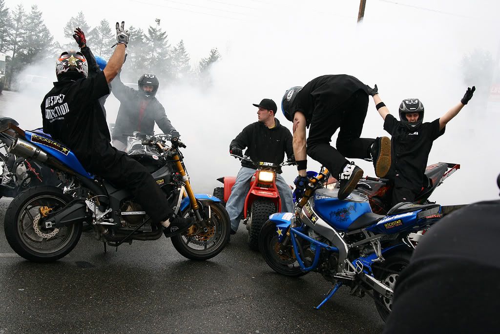IMAGE: http://img.photobucket.com/albums/v40/rbalt10129/STUNTBIKE25.jpg