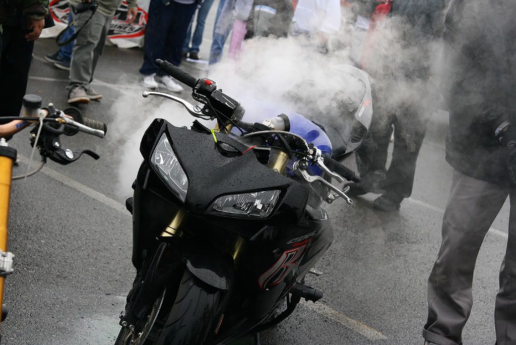 IMAGE: http://img.photobucket.com/albums/v40/rbalt10129/STUNTBIKE26.jpg