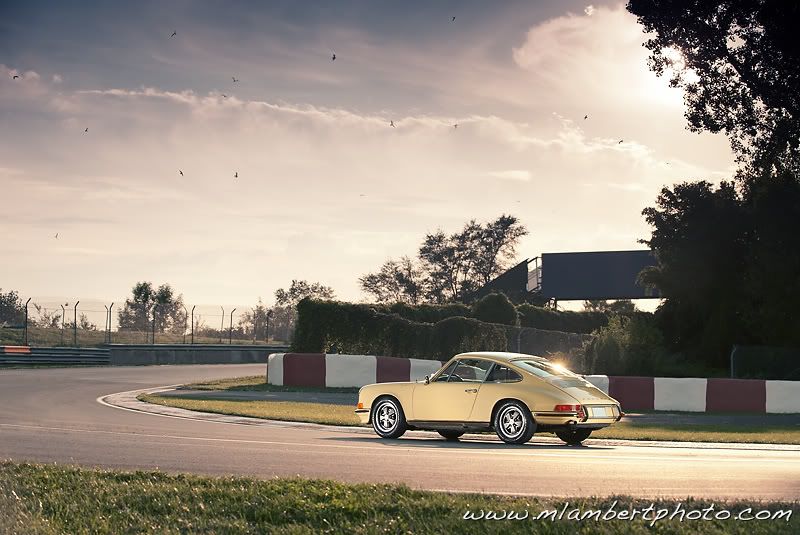 http://img.photobucket.com/albums/v402/photoshopaddict/2011/Cars/Porsche/1970-Porsche-911E-016.jpg