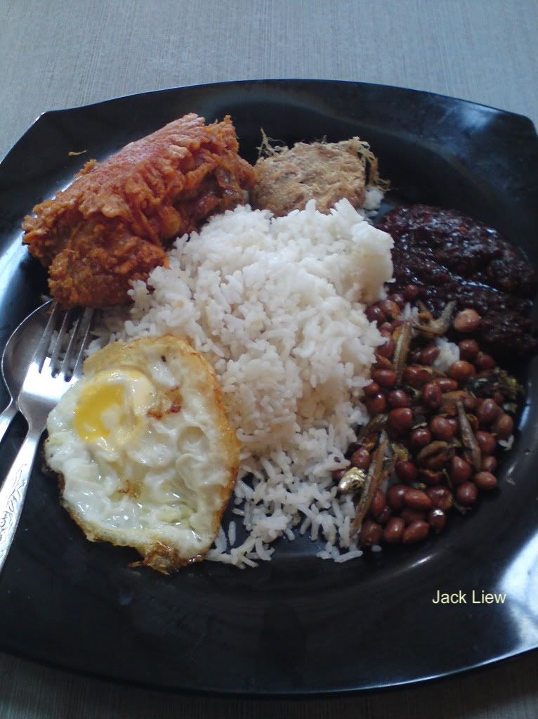Nasi Lemak set inclusive of fried chicken, scrambled egg, roasted peanuts & anchovies and spicy & sweet paste with additional fried mashed potatoes (RM 7.40);Fried chicken is superb crispy, aromatic and yummy