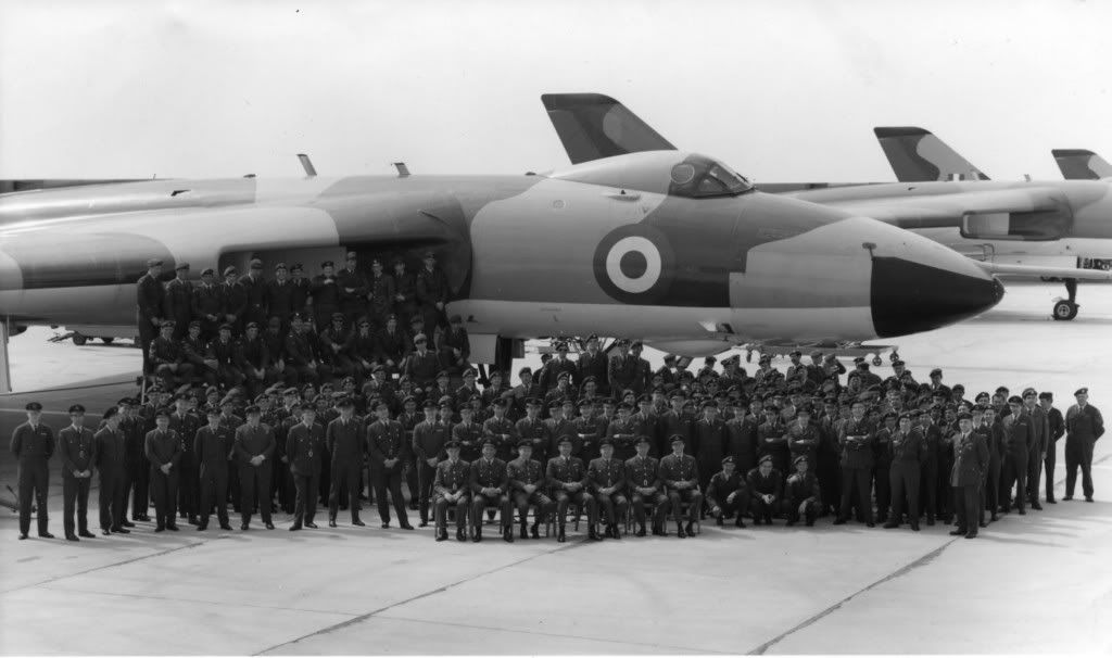 http://img.photobucket.com/albums/v405/Aeroclub/Vulcan35Sqn.jpg