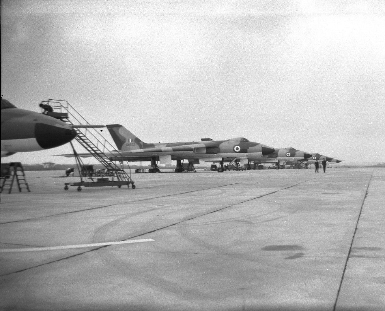 http://img.photobucket.com/albums/v405/Aeroclub/Vulcans%20Malta_zpsl3a34csx.jpg