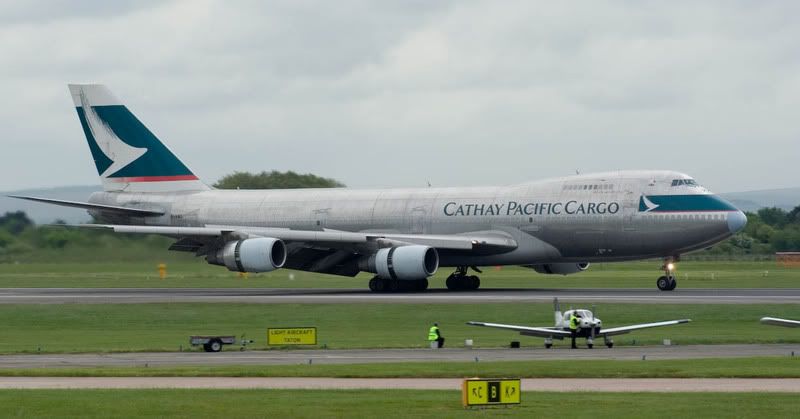 IMAGE: http://img.photobucket.com/albums/v406/scottellis/CathayPacific1747-200.jpg