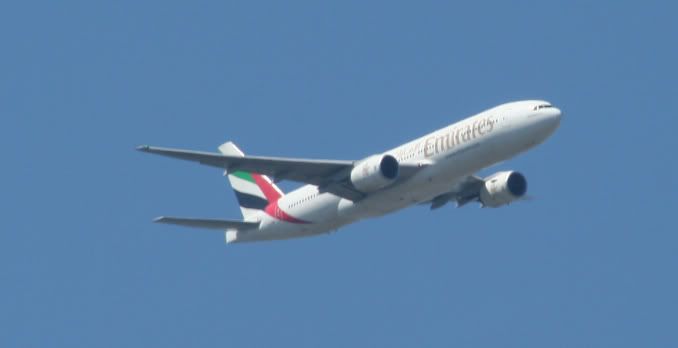 IMAGE: http://img.photobucket.com/albums/v406/scottellis/Emirates777a.jpg