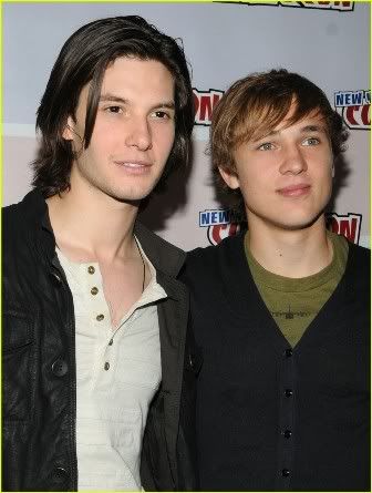 william-moseley-ben-barnes-hug-09.jpg