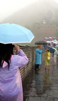 Hujan sama lebatnya di Tembok China.