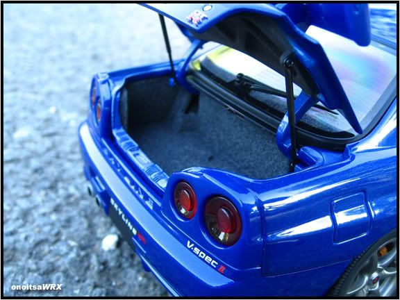 IMAGE: http://img.photobucket.com/albums/v414/onoitsawrx/Japanese/Skyline-005.jpg