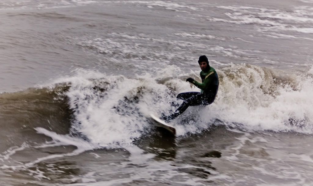 IMAGE: http://img.photobucket.com/albums/v415/shagnasty/Surfer-0062.jpg