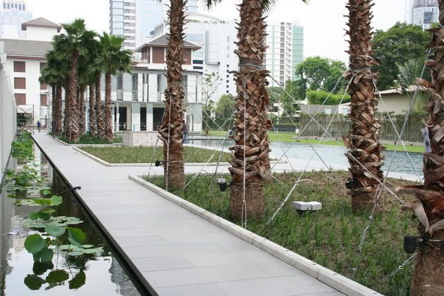 Sukhothaipool-1.jpg