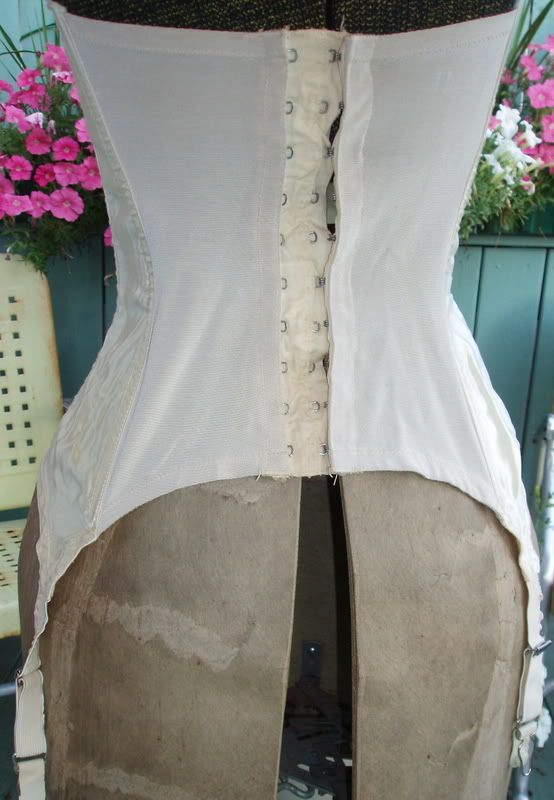 Corset with 4 garters