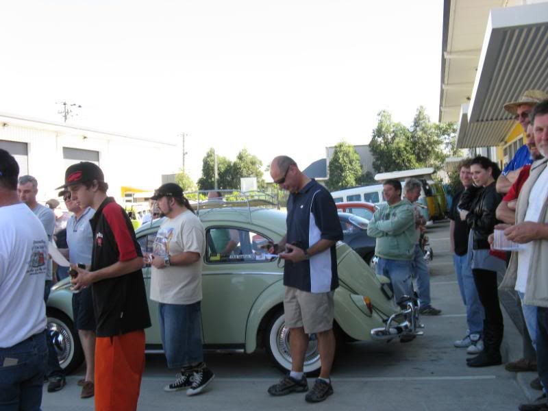 http://img.photobucket.com/albums/v419/montem/Vee%20Dub%20Pit%20Stop%20Cruise%202010/pitstopcruise2010056.jpg