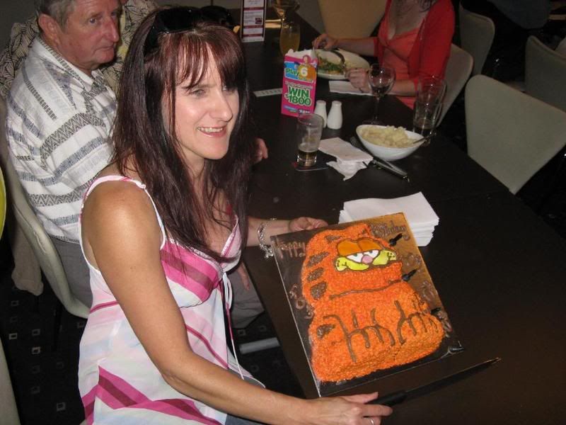 http://img.photobucket.com/albums/v419/montem/rosesbdaypicsnov08018.jpg