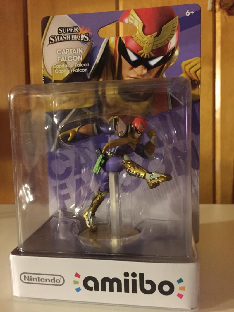 AmiiboCaptainFalcon2-5-15.jpg