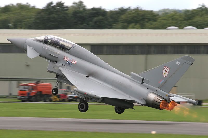 IMAGE: http://img.photobucket.com/albums/v420/LNStrikeEagle/Dunsfold11.jpg