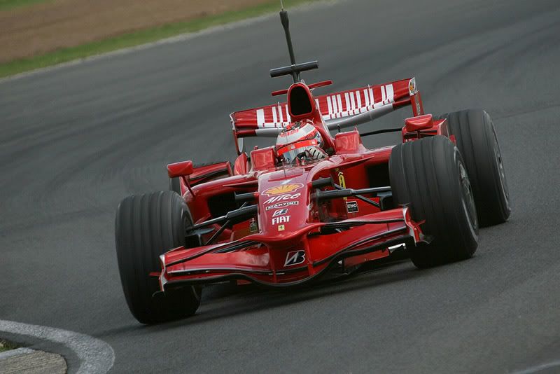 IMAGE: http://img.photobucket.com/albums/v420/danvohagan/Kimi1.jpg