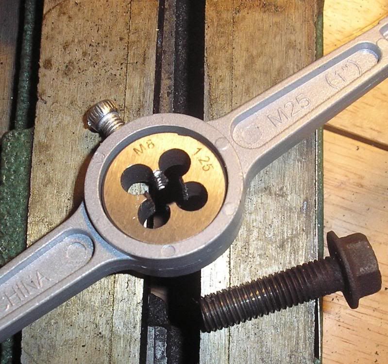 Harbor Freight 39384 Tap and Die Set, Metric