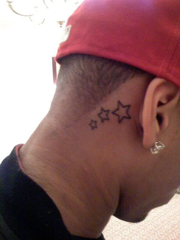 chris brown star tattoo. Chris Brown star tattoo