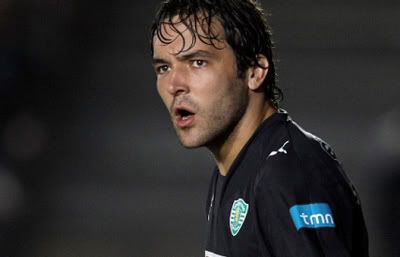 Stojkovic cubrira la salida del Pato