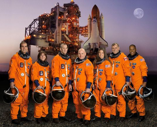STS-118_crew_information_zps8676622d.jpg