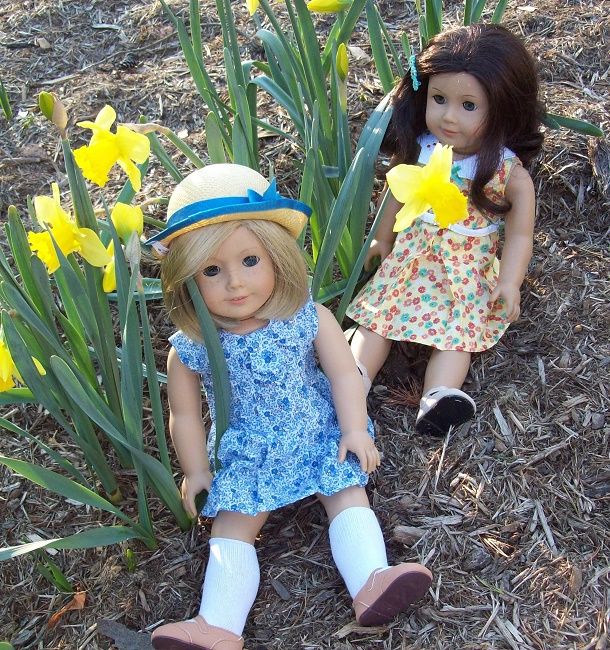 dolls%20and%20daffodils%20a_zpsw5pt6ahe.jpg