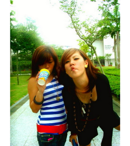 please support lipstikcarnival